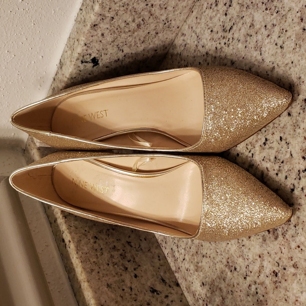 Nine West gold glitter pump